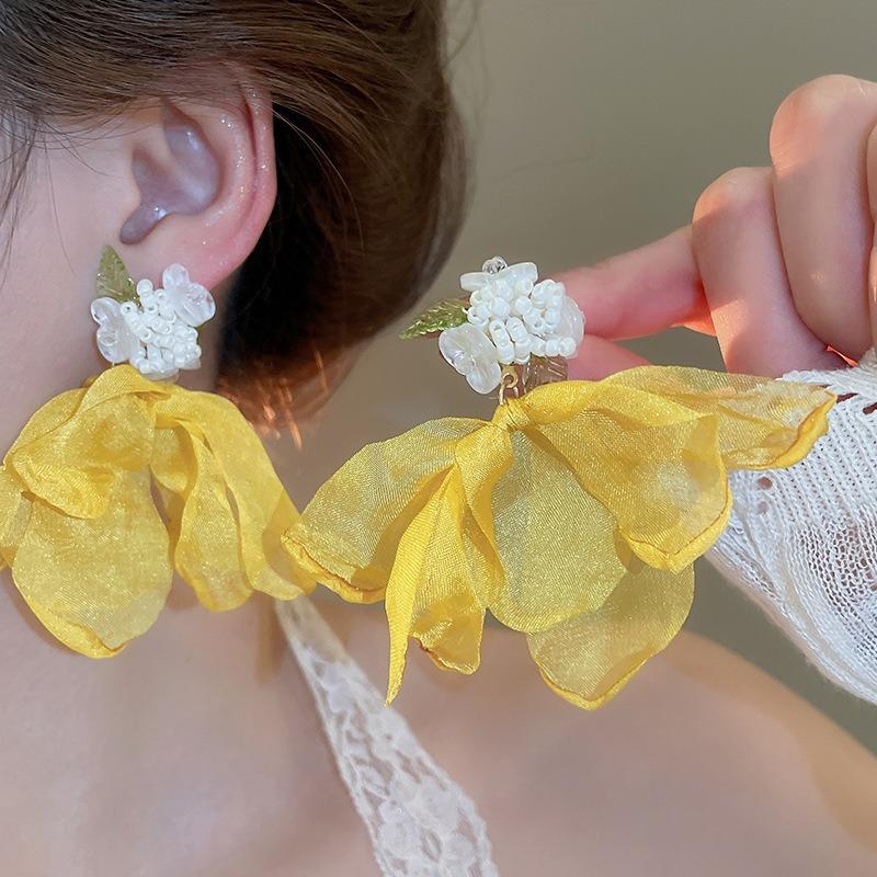Dopamine petal mesh stud earrings new popular seaside vacation wind earrings exaggerated temperament versatile earrings wholesale