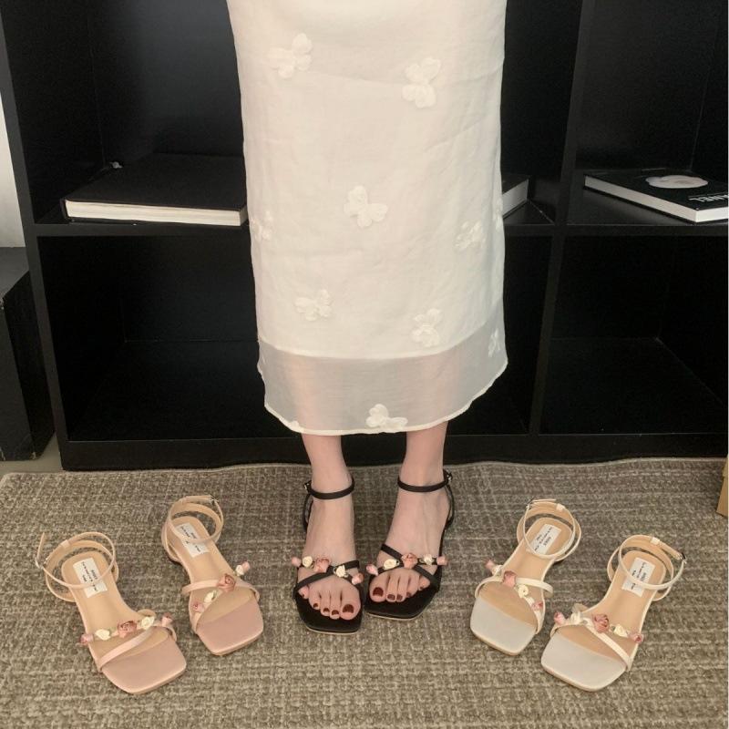 2025 spring and autumn new one-word buckle belt thick heel sandals outer wear design sense low heel rhinestone fashion sandals women