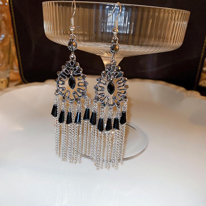 Bohemian retro tassel earrings with fashionable ethnic style and temperament, ear hooks with a niche and high-end feel, versatile earrings