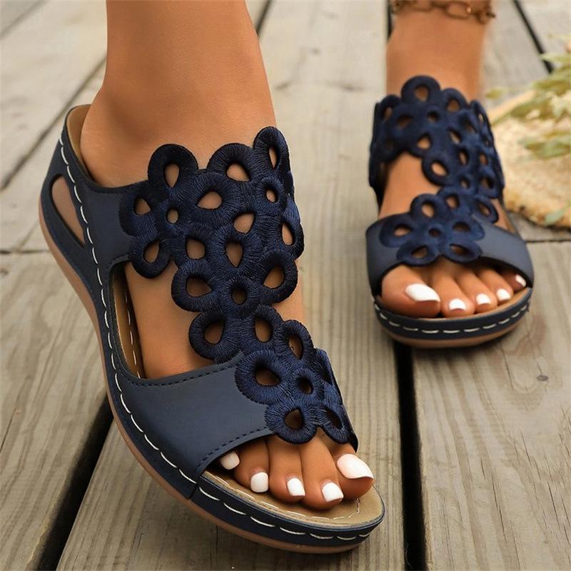 Pantofole fresche taglia grande tacco basso 22 estate nuove europee e americane fiori cavi pantofole fresche a fascia singola