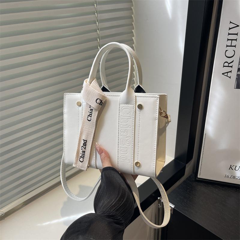 Women's Bag New Embroidery Thread Fashion High Sense Simple Fashion Commuter Oblique Span Bag Tote Bag Handbag
