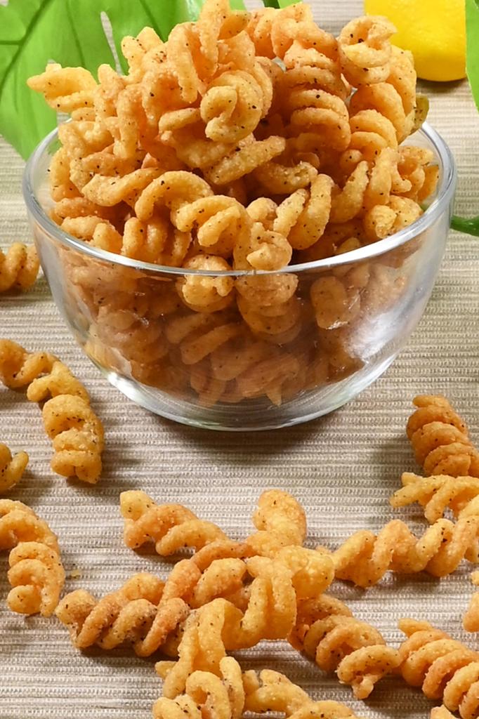 Tsumami Kura Pasta Snack Black Pepper Flavor 1kg Low-Carb Spicy Perfect with Wine and Beer