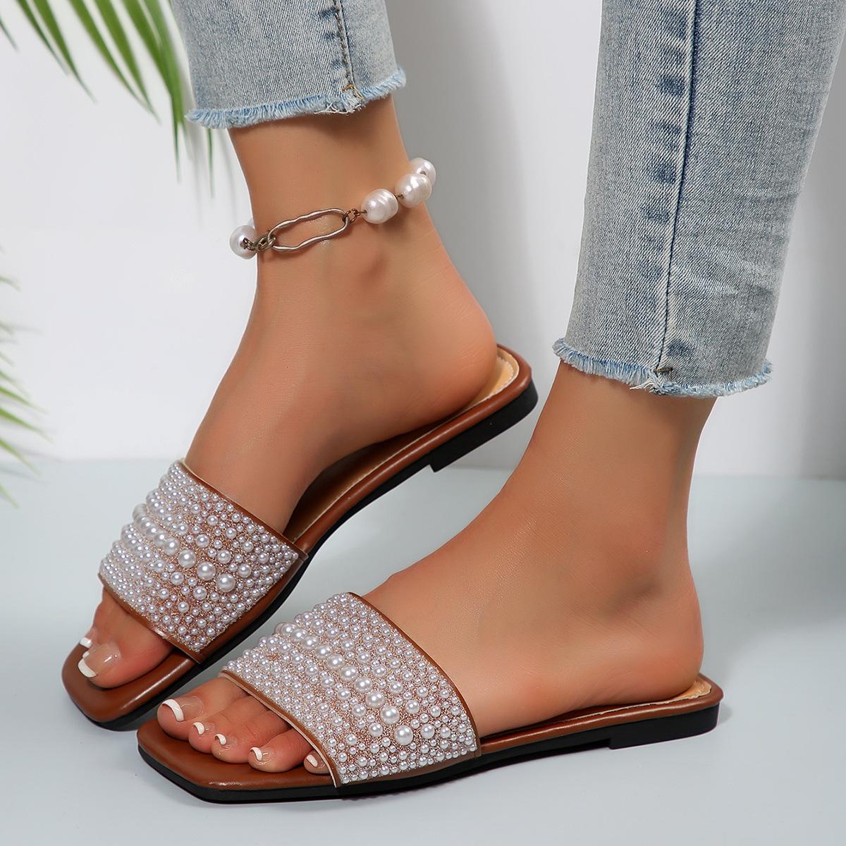

[Внешняя торговля] Шлепанцы на плоской подошве, жемчужные стразы, уличная обувь, квадратный носок, модные и универсальные, повседневные женские сандалии 43 коричневый