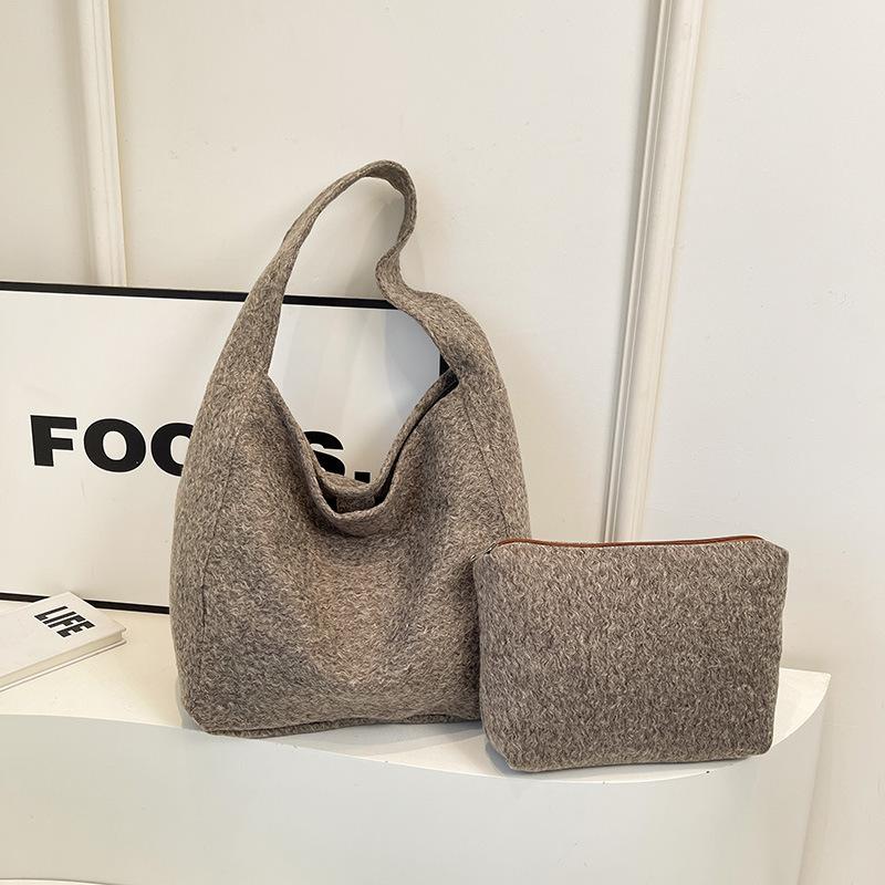 New autumn and winter textured flannel bag large capacity underarm shoulder bag ins wind mother bag solid color autumn and winter female tote