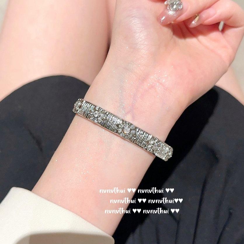 Farah Honeycomb Snowflake Gem Bracelet, Antique, 18K Gold Plated, Curved Brushed Star Zircon Bracelet