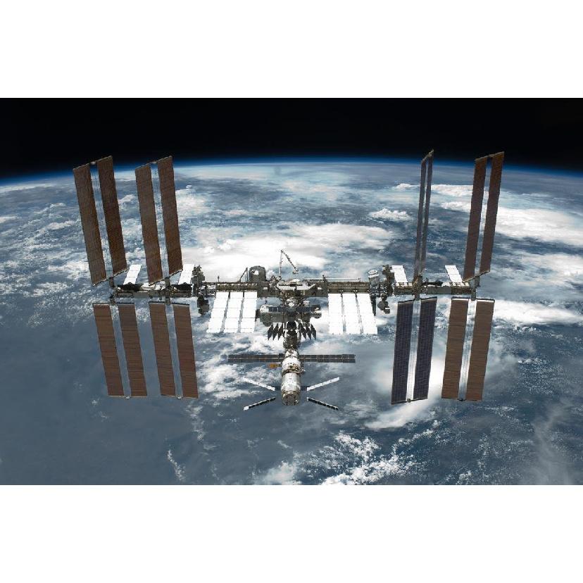 

Постер Gifts Delight ламинированный 36x24: openspacecraft - Международная космическая станция МКС