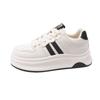 Kleine weiße Schuhe mit dicker Sohle Damen neue Herbst erhöhende Nische Brotschuhe College-Stil lässige Sport-Board-Schuhe