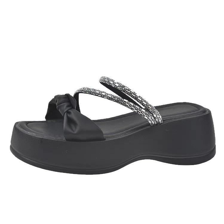 Fairy Style Beautiful Slippers Women's Summer Wear 2025 New French Temperament Rhinestone Thick-bottomed Beach Cool Slippers