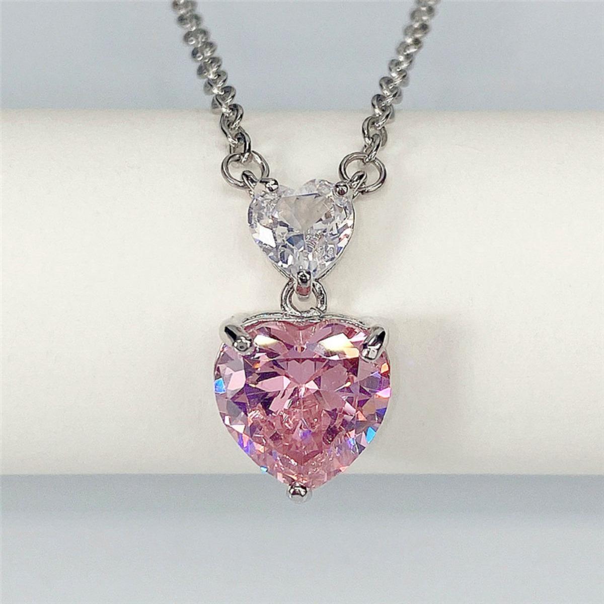 Double Layered Heart-shaped Synthetic Zircon Pendant Necklace, Suitable for Exquisite Jewelry Worn in Daily and Romantic Occasions