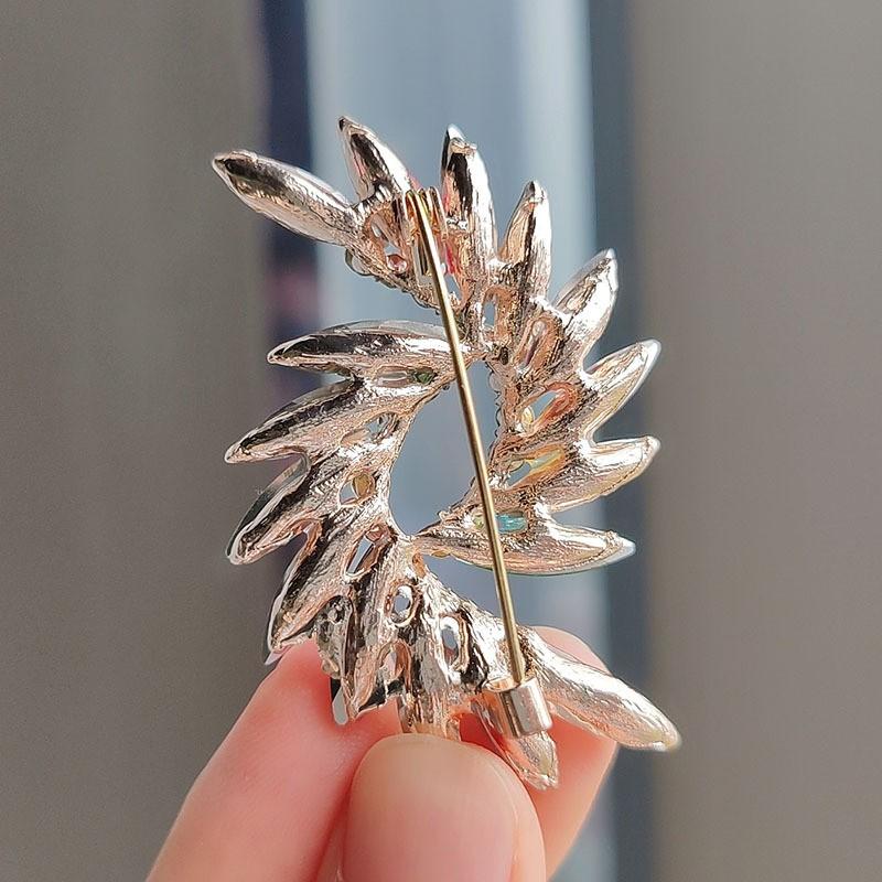 Fashion Colorful Crystal Flower Brooch Pins For Women Clothing Charming Rhinestone Brooches Wedding Party Jewelry Accessories