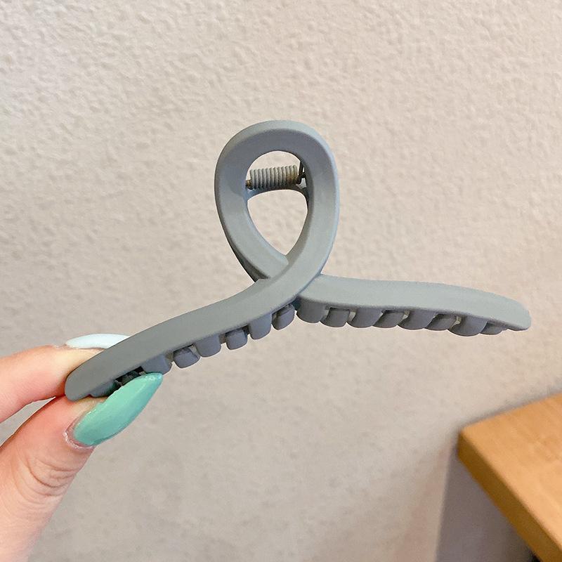 Versatile Milk Coffee Hair Clip: Large, Simple Shark Design for Women