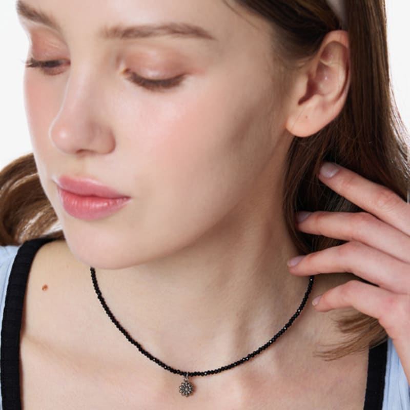 L’OMBRILLANT Fleur Vintage Bead Necklace