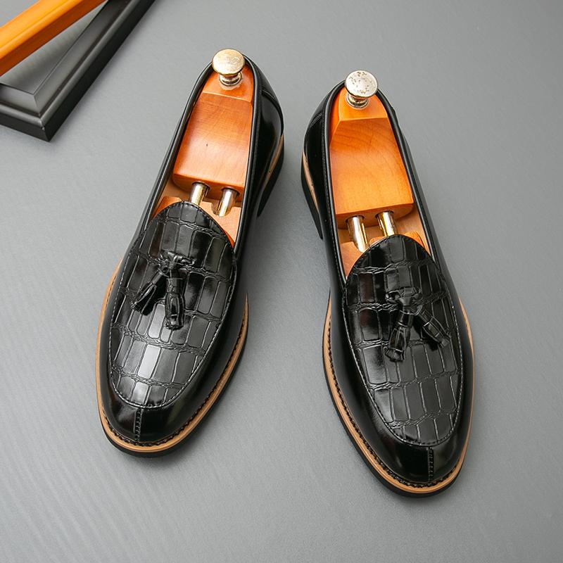 Fashion Fashion New Luxury Designer Men's Pointed Tassels Wedding Shoes Male Slip On Loafers Formal Dress Footwear Zapatos Hombre