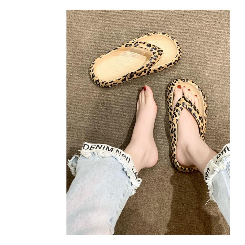 Tongs pour femmes pour l'extérieur, Nouveau style d'été, Bout à clip, Semelle épaisse, Imprimé léopard, Pantoufles d'extérieur cool pour femmes
