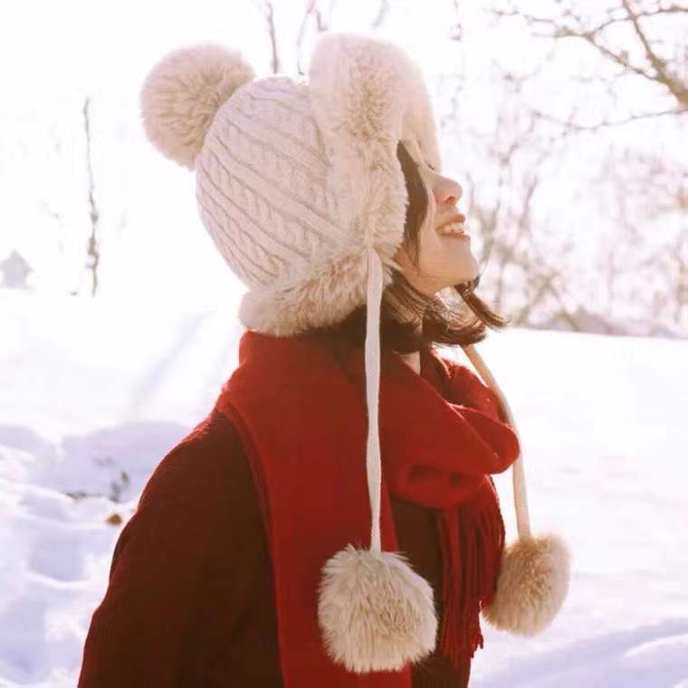Snow Mountain Hat Women's Winter Ear Protection and Warm White Wool Hat Wool Ball Knit Lei Feng Hat Wear