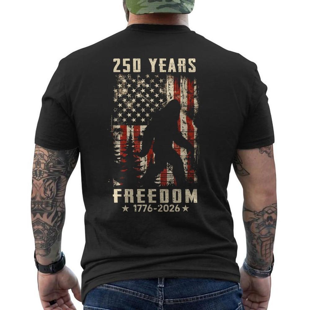 Bigfoot Sasquatch Flag 250 Years 17762026 250th Anniversary Patriotic ON BACK Unisex T-Shirt L