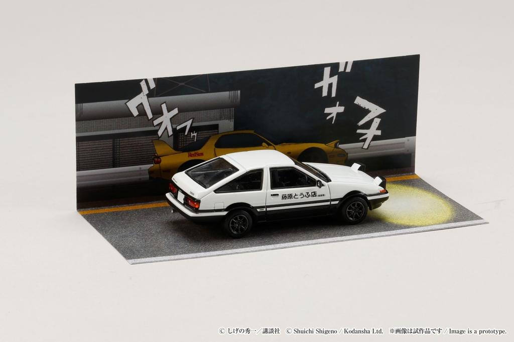 HobbyJAPAN Initial D 30. výročí Blistrové balení Dioráma Set Série 164 Toyota SPRINTER TRUENO (AE86)  Initial D Takumi Fujiwara VS Keisuke