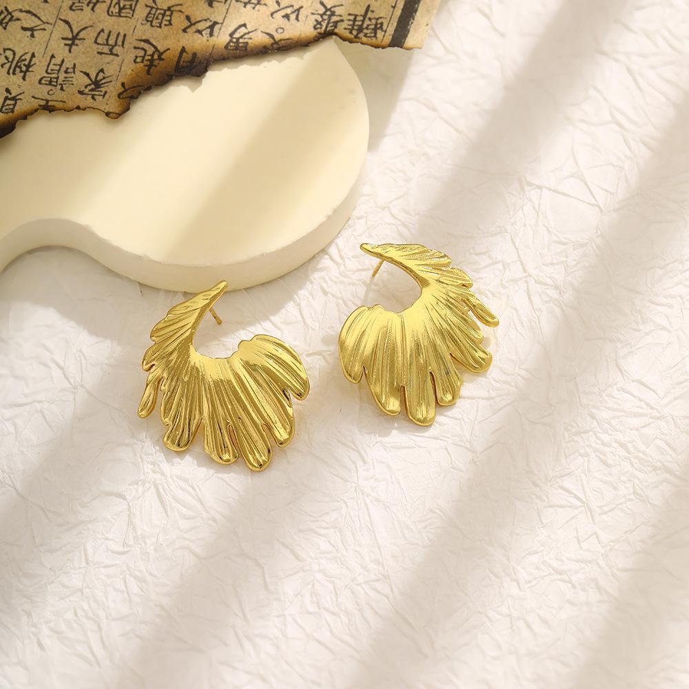 

Temperament Retro Vertical Striped Stud Earrings High-Grade Stainless Steel Hollow Love Butterfly Earrings Women S Niche Earrings