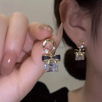 Orecchini Geométrici Lucidi a Forma di Fiocco in Zirconia Gioielli per Orecchie Raffinati per Feste Natalizie Occasioni Speciali Accessorio per Donna