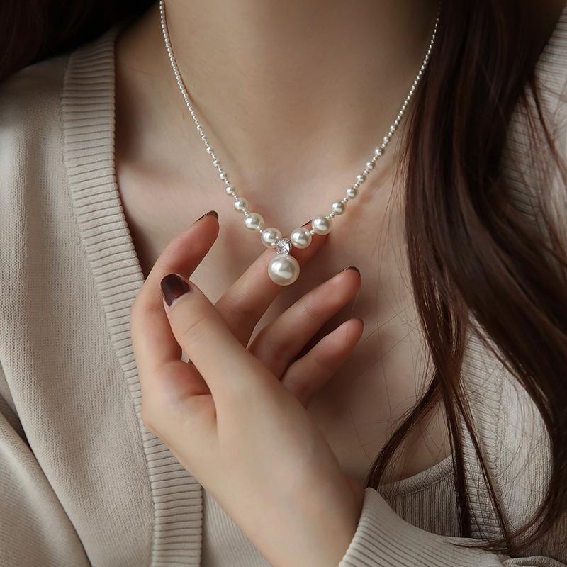 Gradient Size Pearl Necklace for Women, Light Luxury Niche Collarbone Chain, Sweater Chain Accessory