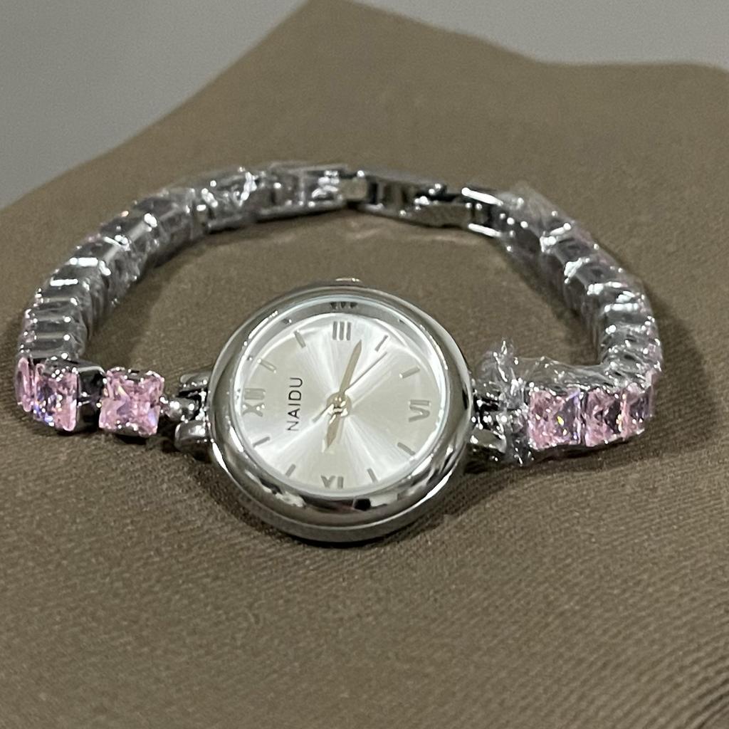 Light Luxury Rhinestone Temperament Bracelet Watch Niche High-End Sense Simple Fashion Medieval Women'S Chain Women'S Watch