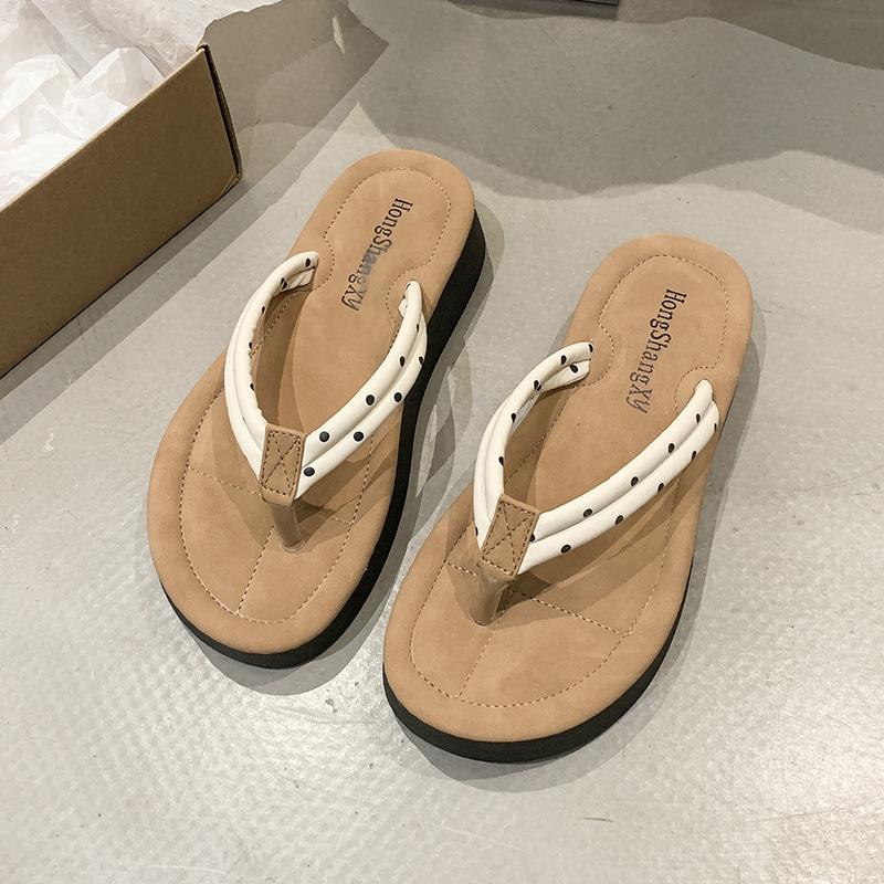 Internet celebrity explosion retro thick bottom flip-flops women 2025 new summer wear with skirt high-end sandals