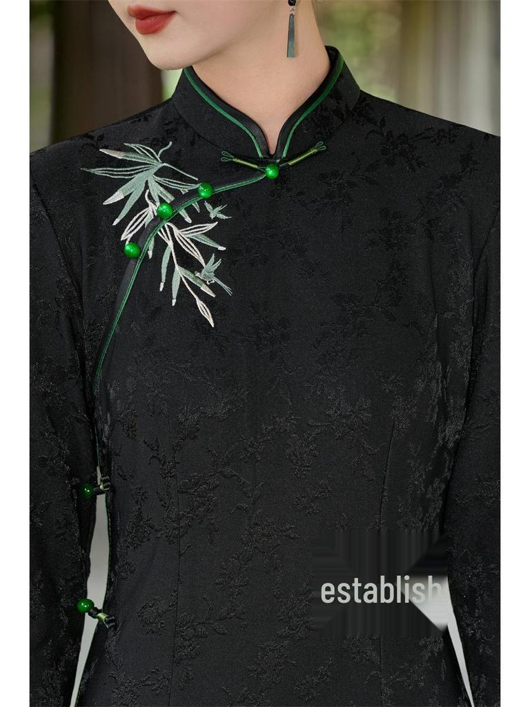 Elegant Black Cheongsam 2025: New High-End Embroidered Design for Ladies' Daily Wear