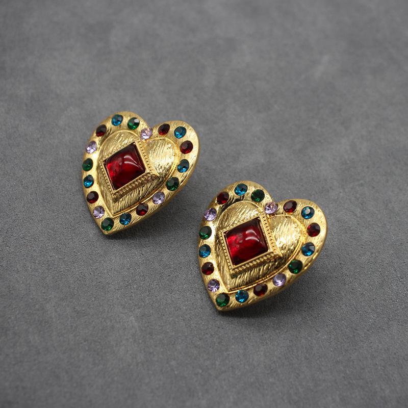 

Vintage Heart Pearl Stud Earrings with Colorful Gems, 925 Silver Needle, Nostalgic Style Clip-on