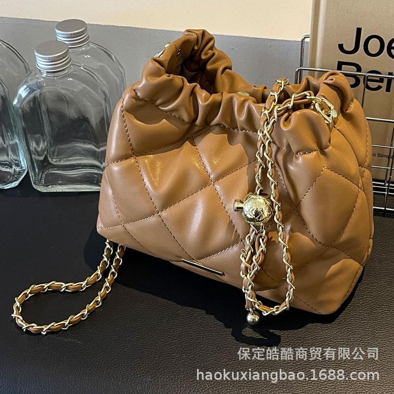 Rhombus chain bag women's 2025 new fashion popular shoulder armpit bag large capacity commuter messenger bucket bag
