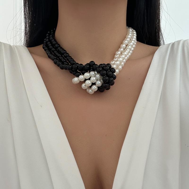 Multi-layer imitation pearl necklace, fashionable literary and retro black and white color matching jewelry, high-end women's collar