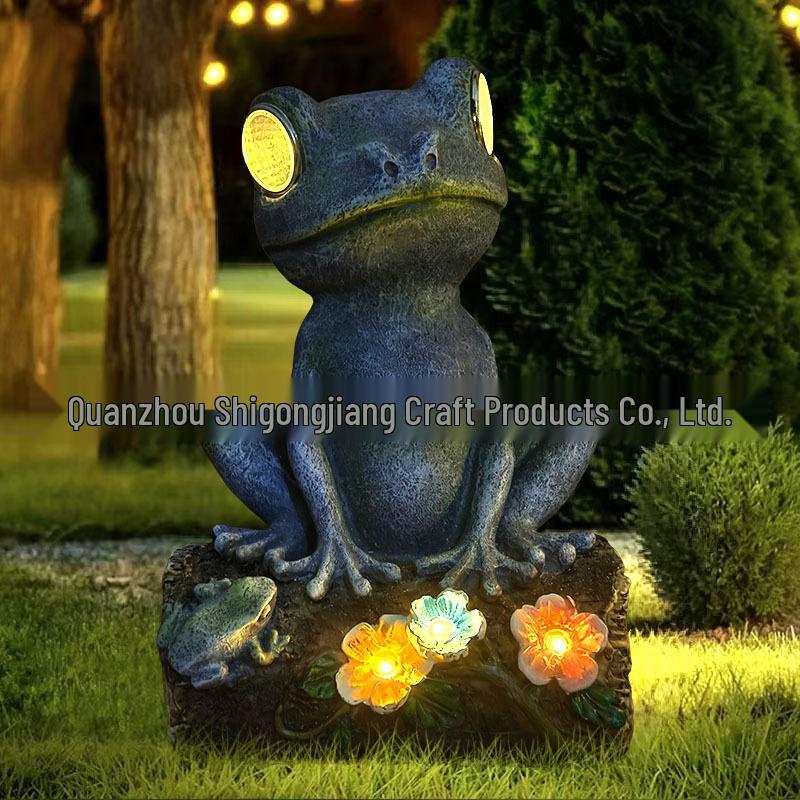 Creative Frog Solar Garden Lamp: Outdoor Decorative Resin Lounger