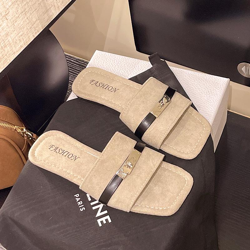 Retro square head flat bottom one-word flip shoes for women's summer wear new fashion with skirt beach cool slippers