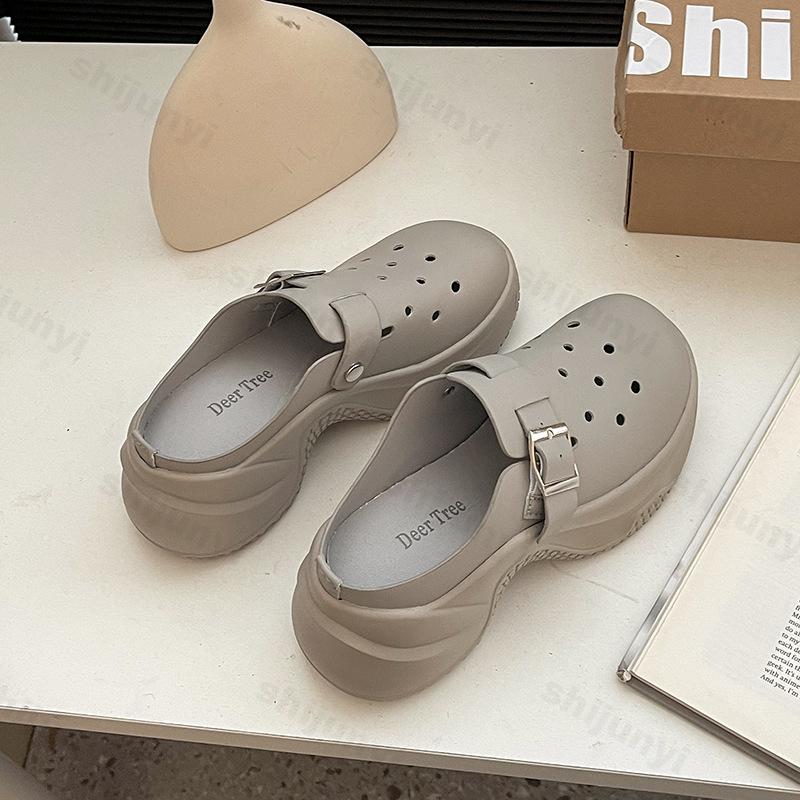 Fashion Fashion Versatile Casual Thick Soled Hole Slippers for Women Spring 2025 New Comfortable Buckle Designed Non Slip Chunky Sandals