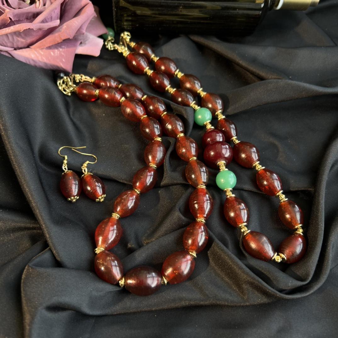 

Vintage Minan medieval spring and summer new lotus seed cow blood red century-old material old glazed short necklace ear hook earrings