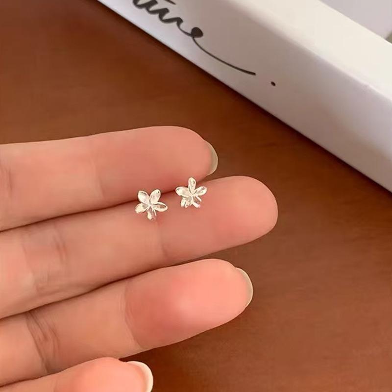 Raising Ear Holes, Small Stud Earrings for Women, Simple, Sweet, Small and Fresh Earrings, Niche Design, Versatile Earrings