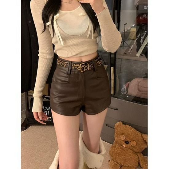 

Women s Coffee-Colored PU Leather Shorts - Spicy Girl Style, Autumn/Winter 2025, Old Money Trend, Wide-Leg Slim Straight Hot Pants S
