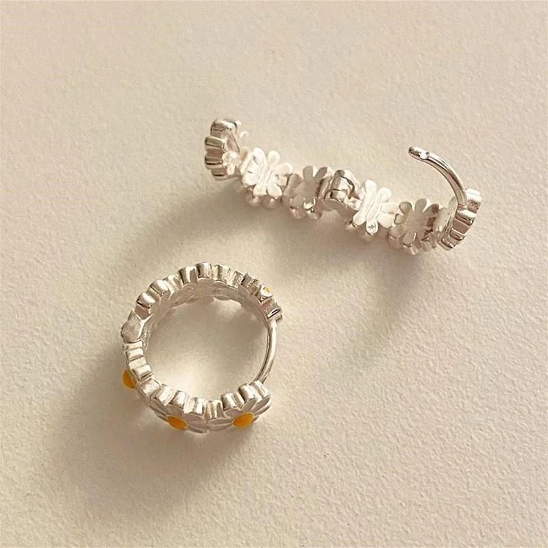 Huitan Daisy Flower Hoop Earrings Teen Girls Daily Accessories Exquisite Female Versatile Delicate Sweet Lady Summer Jewelry