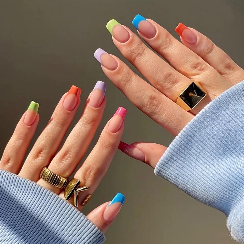 Hochwertige tragbare künstliche Nägel im Mandel-Nude-French-Stil – mittellange und lange Nagelspitzen