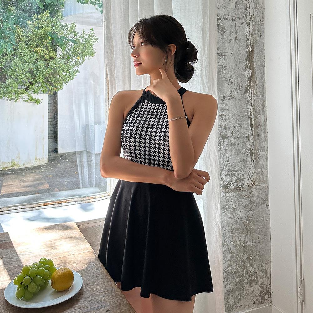 

Korean backless Qiandongge high waist small chest conservative belly and thin skirt one-piece swimsuit XL чорний