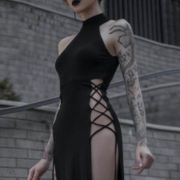 OMG Europäischer Stil Schwarzes Schnür-Bandagekleid mit Cut-out Seiten Schlitz und Neckholder.