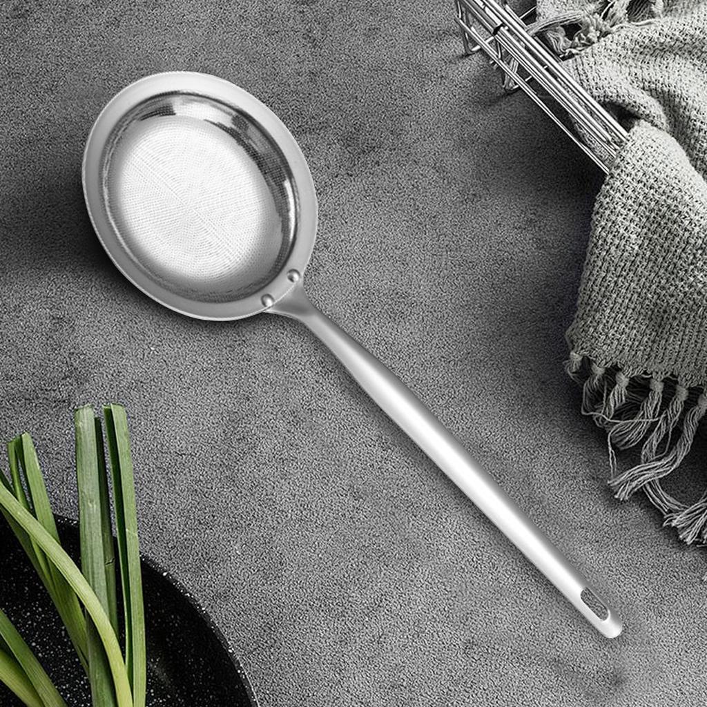 304 Stainless Steel Sieve Colander Multi-functional Fat Skimmer Spoon with Handle Hot Pot Skimmer for Skimming Grease and Foam