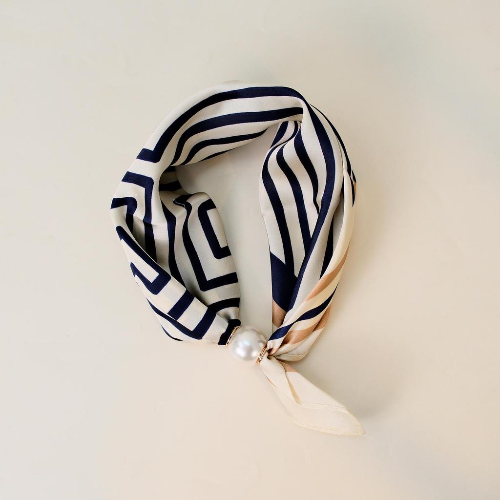 Elegante Sciarpa di Seta Magnetica con Fiori di Cashmere a Pois