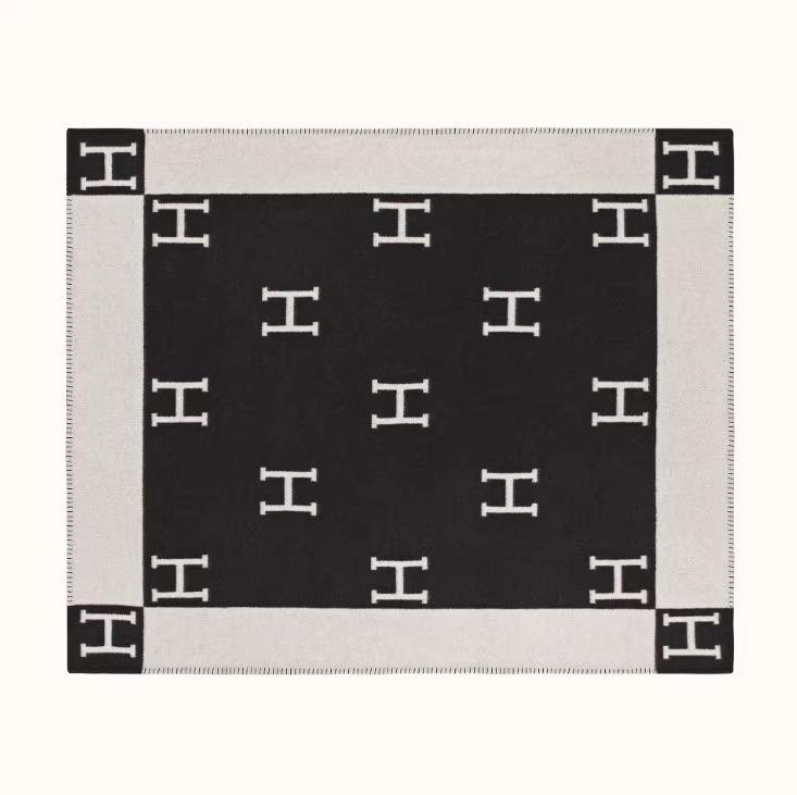 Fleece Blanket Single Blanket Air-Conditioned Blanket Sofa Cover Blanket Nap Blanket Blanket H-Letter Aviation Flight Blanket