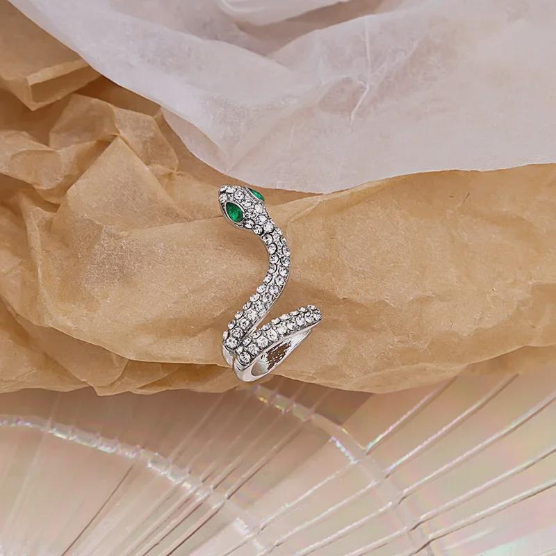 Silver Needle Snake-Shaped Ear Cuff with High-End Diamond Accents
