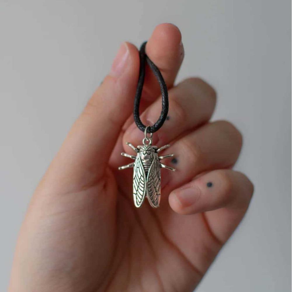 Retro Silver Color Cicada Dangle Hoop Earrings Necklace for Women Men Gothic Insect Dangle Earrings Boho Nature Bug Jewelry Sets