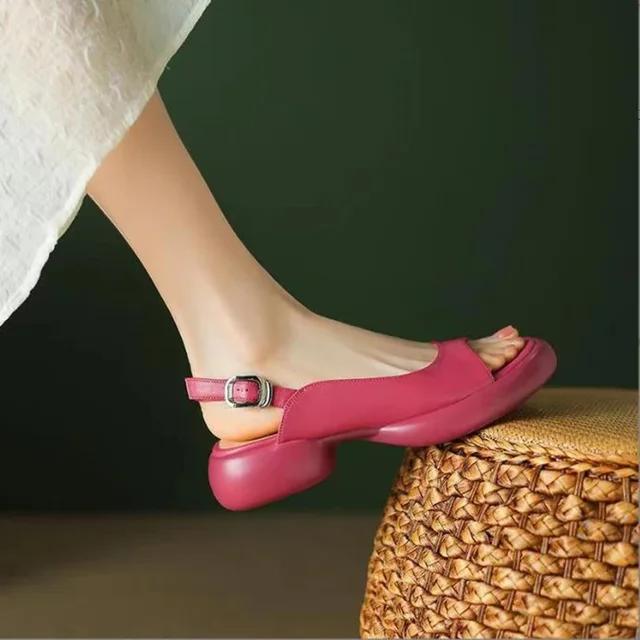 Sandals for Women's Summer 2025 New Versatile Casual Sandals with Thick Sole and Straight Buckle Strap Beach Sandals
