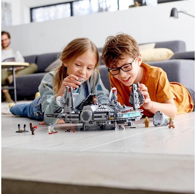 LEGO Star Wars 75257 Millennium Falcon