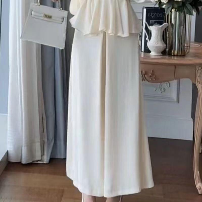 

Chic V-Neck Top & Flowy Wide-Leg Pants: Elegant Spring Two-Piece Set M (90-105 lbs)