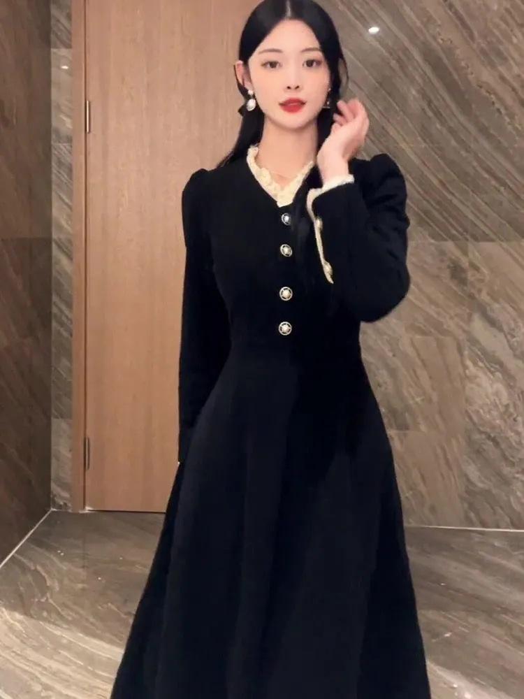 Women's Large Hepburn-Style Black Corduroy Dress: 2024 Autumn/Winter, Waist-Slimming Mid-Length