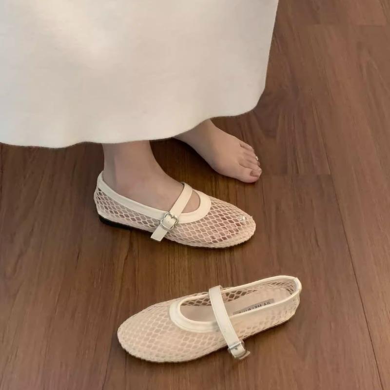 

New Breathable Sandals with Hollowed-out Single Shoes for Women Flat and One-foot 35 бежевий